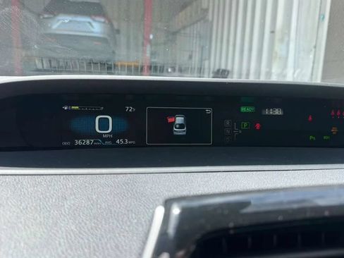 Used 2021 Toyota Prius LE AWD/4WD image 18