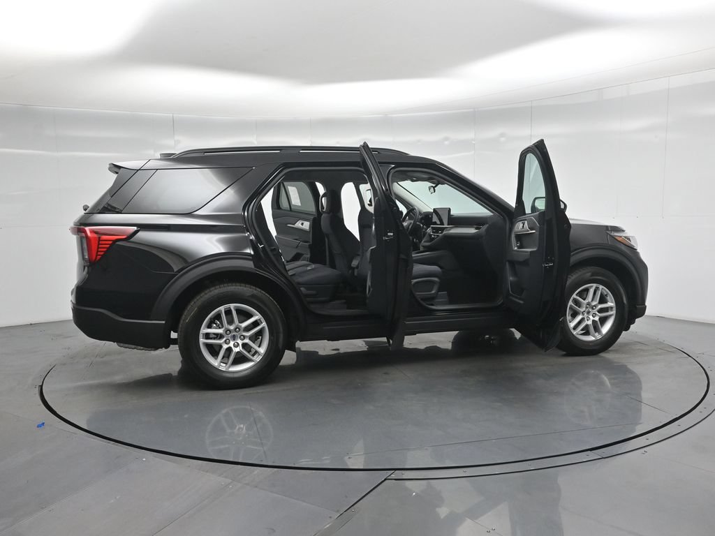 New 2026 Ford Explorer Active RWD image 4
