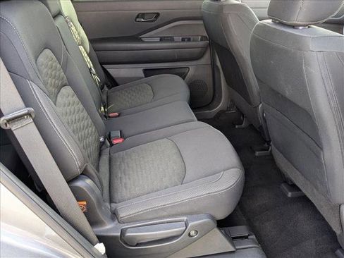 Used 2024 Nissan Pathfinder S image 20