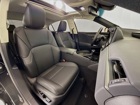 Used 2024 Lexus ES 250 w/ Premium Package image 26