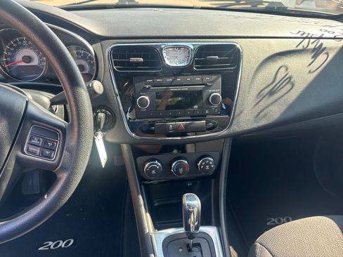 Used 2013 Chrysler 200 LX FWD image 10