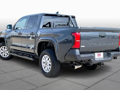 Used 2025 Toyota Tacoma SR image 11