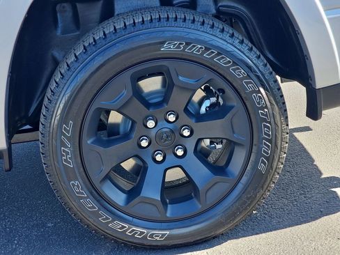 New 2026 RAM 1500 4x4 Crew Cab image 37