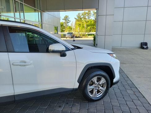 Used 2022 Toyota RAV4 XLE w/ Convenience Package image 8