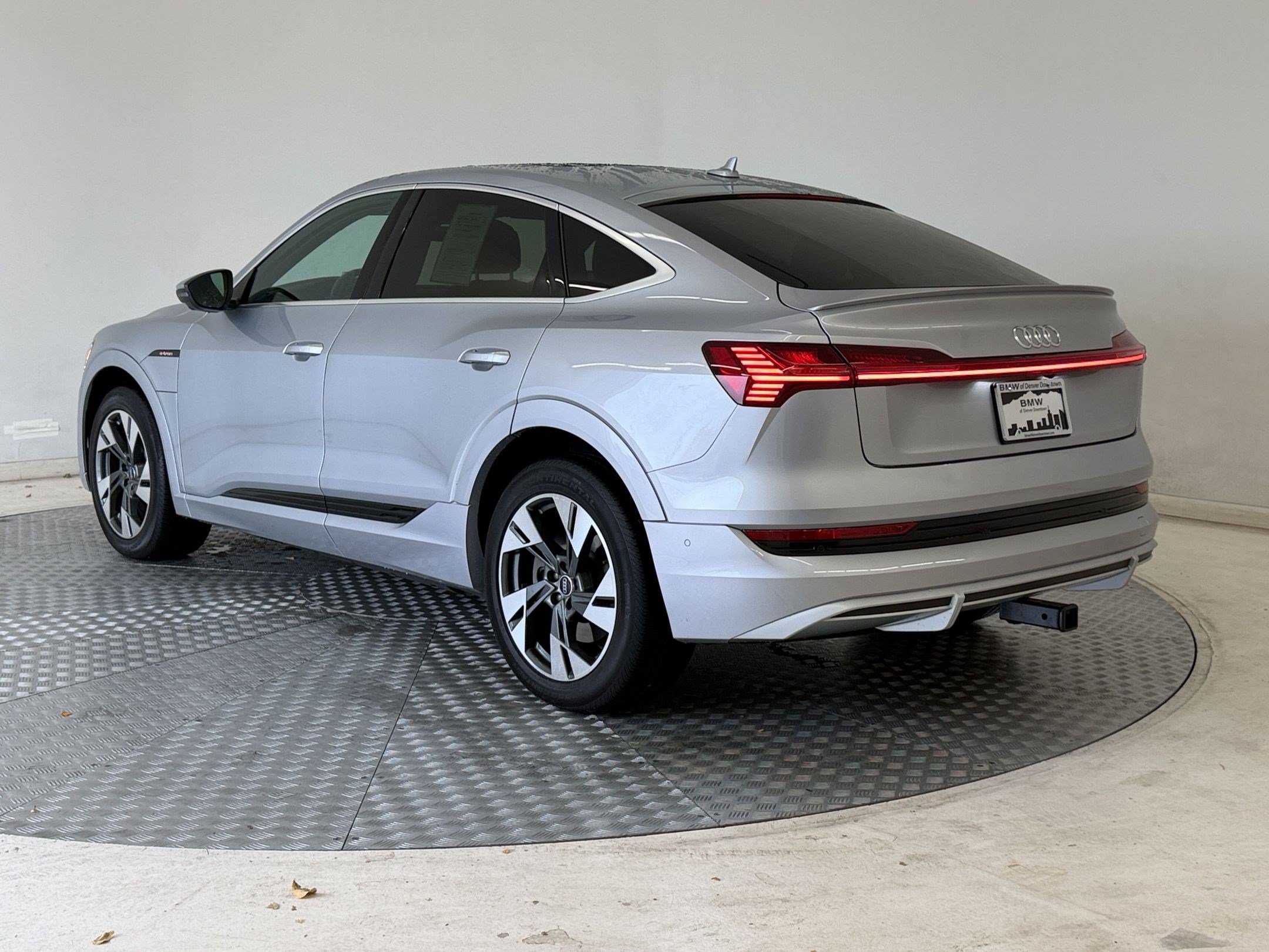 Used 2023 Audi e-tron Premium Plus w/ Premium Plus Package AWD/4WD image 3