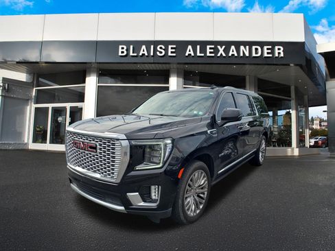 Used 2023 GMC Yukon XL Denali w/ Denali Reserve Package AWD/4WD image 9