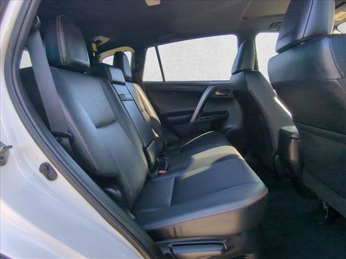 Used 2018 Toyota RAV4 SE w/ Advanced Technology Package image 19