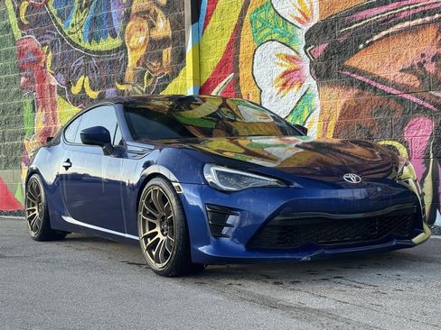 Used 2017 Toyota 86 image 1