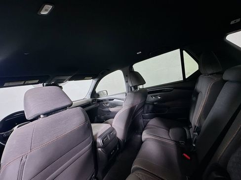 Used 2025 Honda Pilot Sport image 13