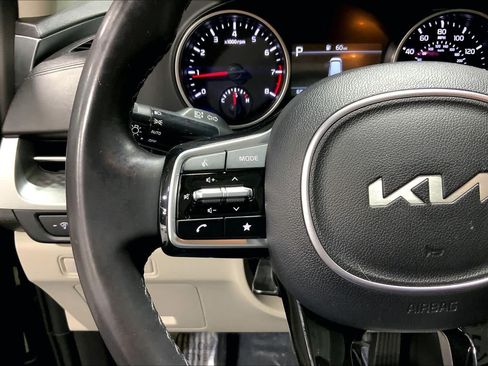 Used 2023 Kia Carnival LX FWD image 47