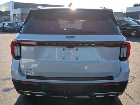 New 2026 Ford Explorer Active w/ Active Comfort Package image 5