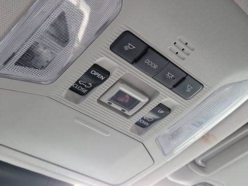 Used 2022 Toyota RAV4 XLE w/ Convenience Package FWD image 30