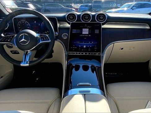 Used 2025 Mercedes-Benz GLC 350e 4MATIC image 12