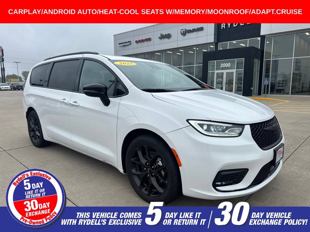 Used 2025 Chrysler Pacifica Limited FWD image 1