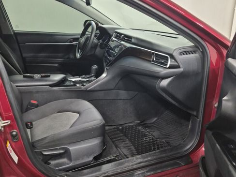 Used 2018 Toyota Camry LE FWD image 12