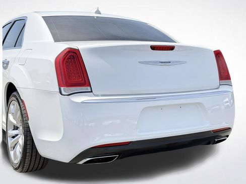 Used 2015 Chrysler 300 C w/ Harman/Kardon Audio Group RWD image 5