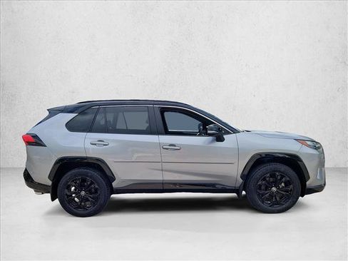 Used 2022 Toyota RAV4 XSE AWD/4WD image 4