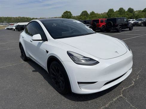 Used 2022 Tesla Model Y Long Range AWD/4WD image 4
