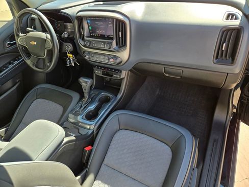 Used 2021 Chevrolet Colorado Z71 w/ Safety Package RWD image 18