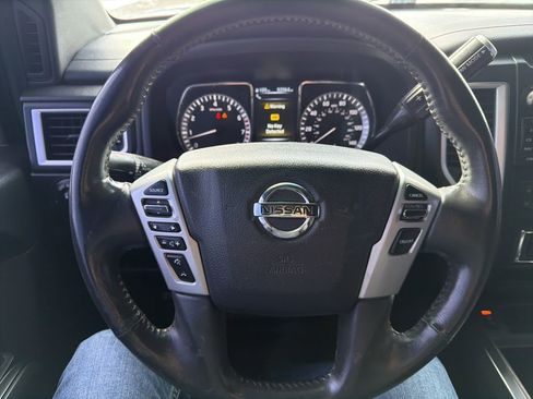 Used 2018 Nissan Titan SV w/ SV Convenience Package image 15