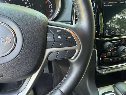 Used 2019 Jeep Grand Cherokee Overland AWD/4WD image 25