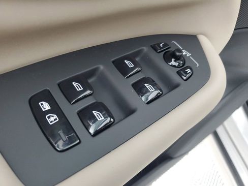 Certified 2025 Volvo XC90 B6 Core w/ Climate Package AWD/4WD image 22