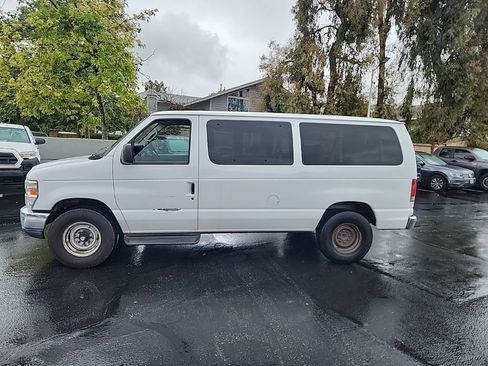 Used 2013 Ford E-350 and Econoline 350 XLT RWD image 2
