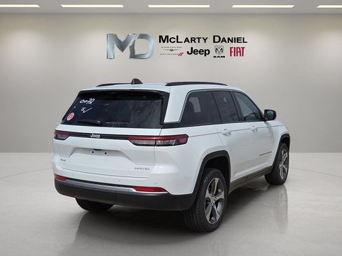 Used 2026 Jeep Grand Cherokee Limited w/ Luxury Tech Group II AWD/4WD image 5