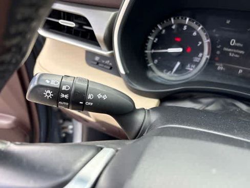 Used 2021 Toyota Highlander XLE FWD image 16