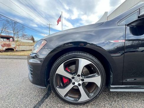 Used 2017 Volkswagen Golf S image 10