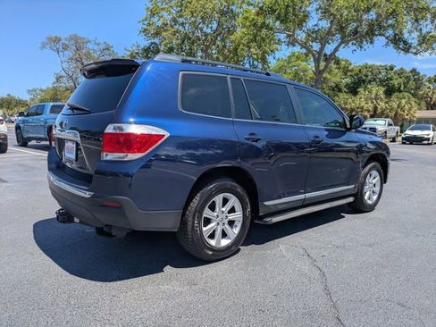 Used 2012 Toyota Highlander SE w/ Tow Pkg FWD image 4
