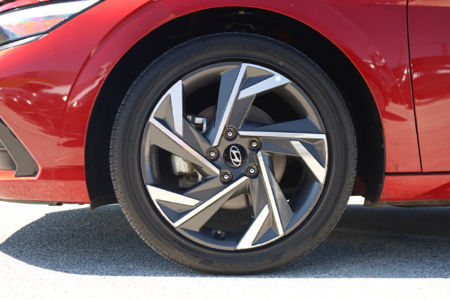 Used 2025 Hyundai Elantra SEL FWD image 9