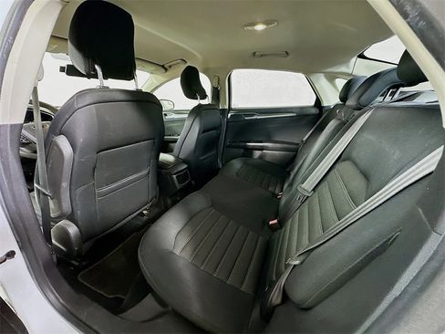 Used 2014 Ford Fusion SE image 4