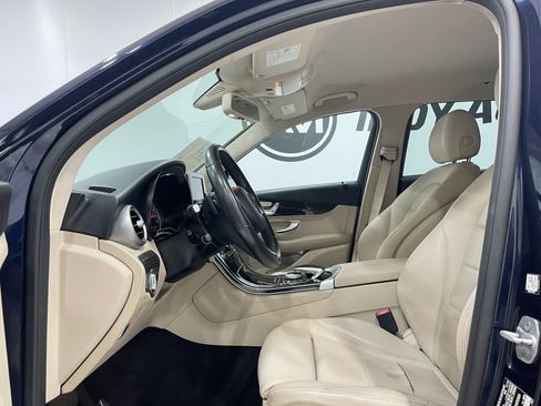 Used 2016 Mercedes-Benz GLC 300 4MATIC w/ Premium Package image 10