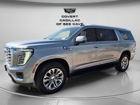 Used 2025 GMC Yukon XL Denali image 3