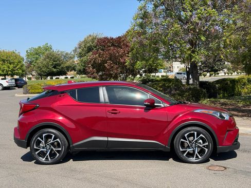 Used 2019 Toyota C-HR XLE FWD image 6