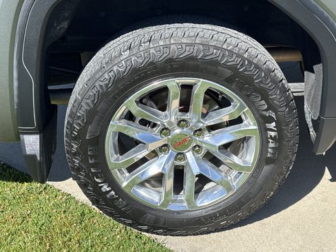 Used 2019 GMC Sierra 1500 SLT w/ Driver Alert Package I AWD/4WD image 12
