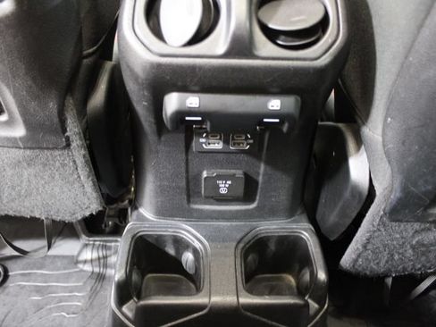 Used 2021 Jeep Wrangler Unlimited Rubicon w/ Cold Weather Group AWD/4WD image 21