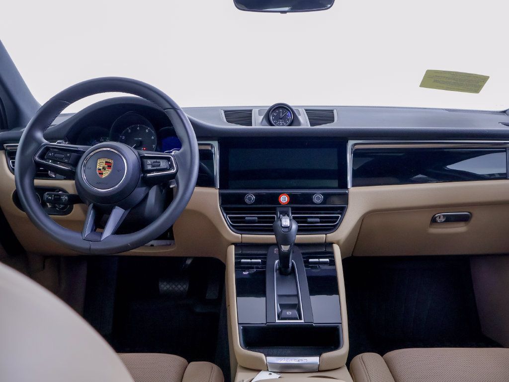 Certified 2026 Porsche Macan AWD/4WD image 9