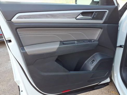 Used 2023 Volkswagen Atlas Cross Sport SE image 13