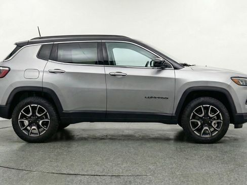 Used 2025 Jeep Compass Trailhawk AWD/4WD image 11