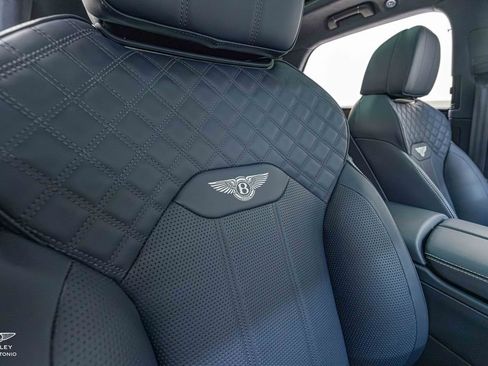 Used 2023 Bentley Bentayga AWD/4WD image 24