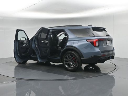 Used 2025 Ford Explorer ST w/ Sun And Sound Package AWD/4WD image 38