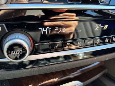 Used 2020 BMW M550i xDrive w/ Executive Package image 38