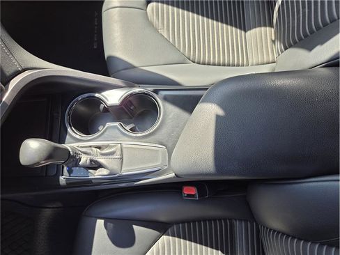 Used 2020 Toyota Camry SE w/ Carpet Mat Package FWD image 15