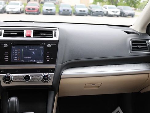 Used 2017 Subaru Outback 2.5i Premium AWD/4WD image 23