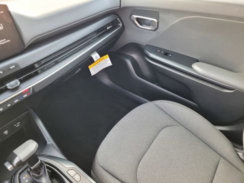 Used 2025 Kia K4 LXS image 10