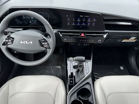 New 2026 Kia Niro EX FWD image 13