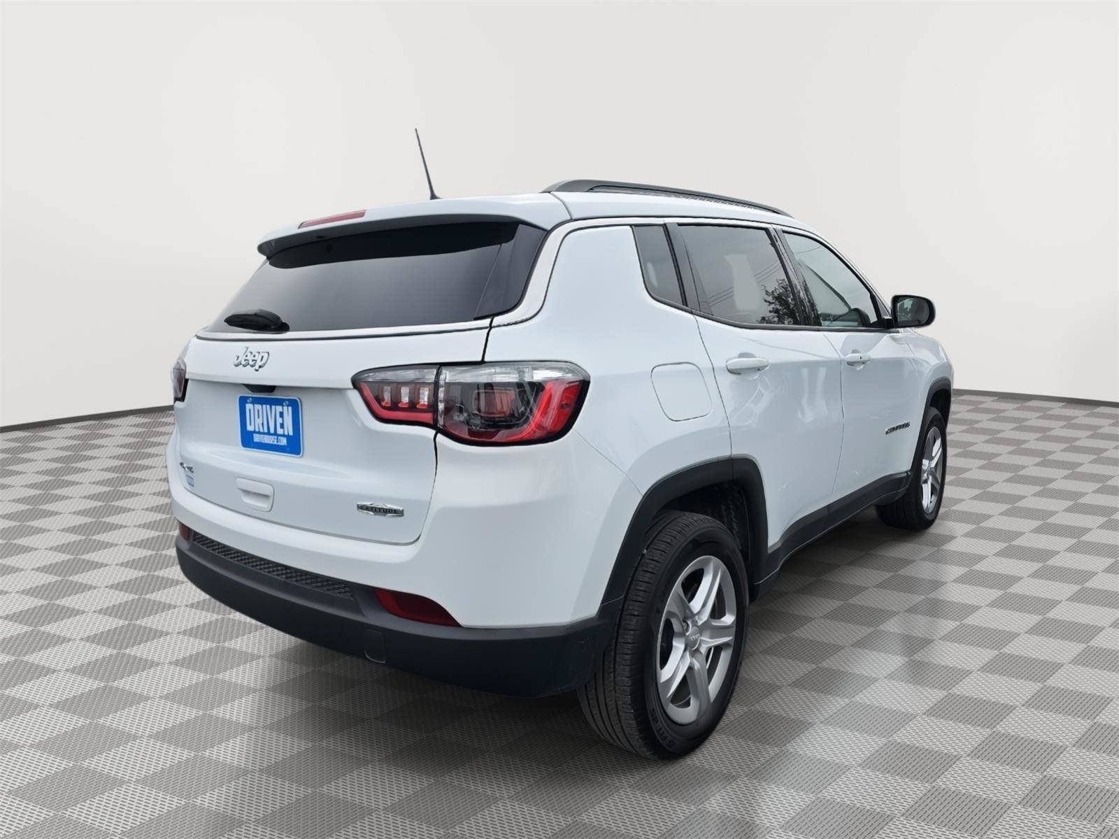 Used 2023 Jeep Compass Latitude AWD/4WD image 4
