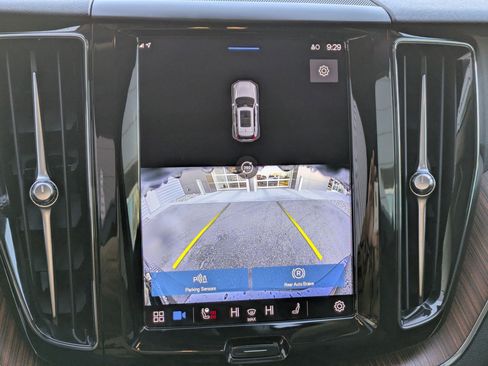 Certified 2023 Volvo XC60 B5 Plus image 21